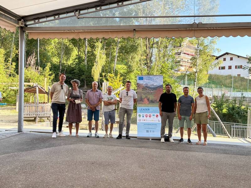 Nella foto a sinistra a desta: Peter Natter, Karin Zanol, Andreas Oberhofer, Norbert Profanter, Oskar Fellin, Joachim Hofmann, Walter Amhof, Patrizia Profanter.